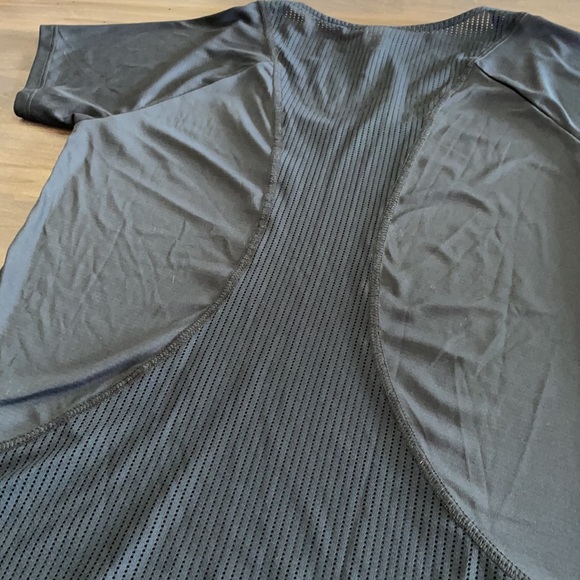 Athletic black tshirt with mesh back - Picture 2 of 5